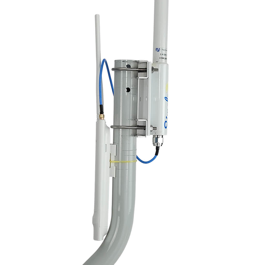 Close up shot of the Omni Antenna and J Pole with Wifi Extender