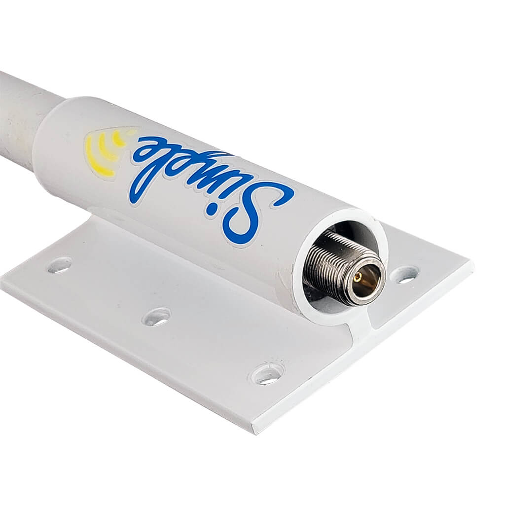 close up picture of the connector at the bottom of the antenna